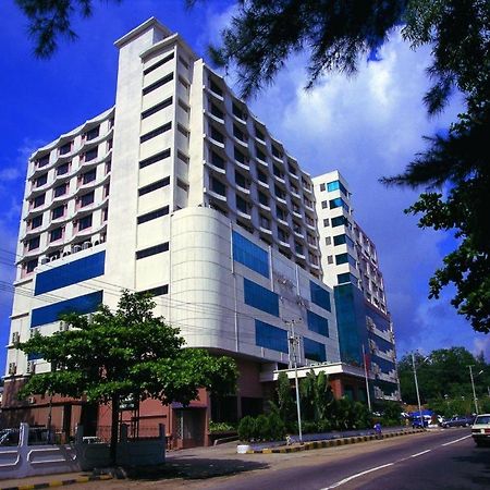 Yuzana Hotel Янгон Екстериор снимка