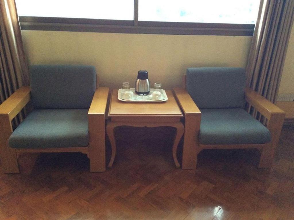 Yuzana Hotel Янгон Екстериор снимка