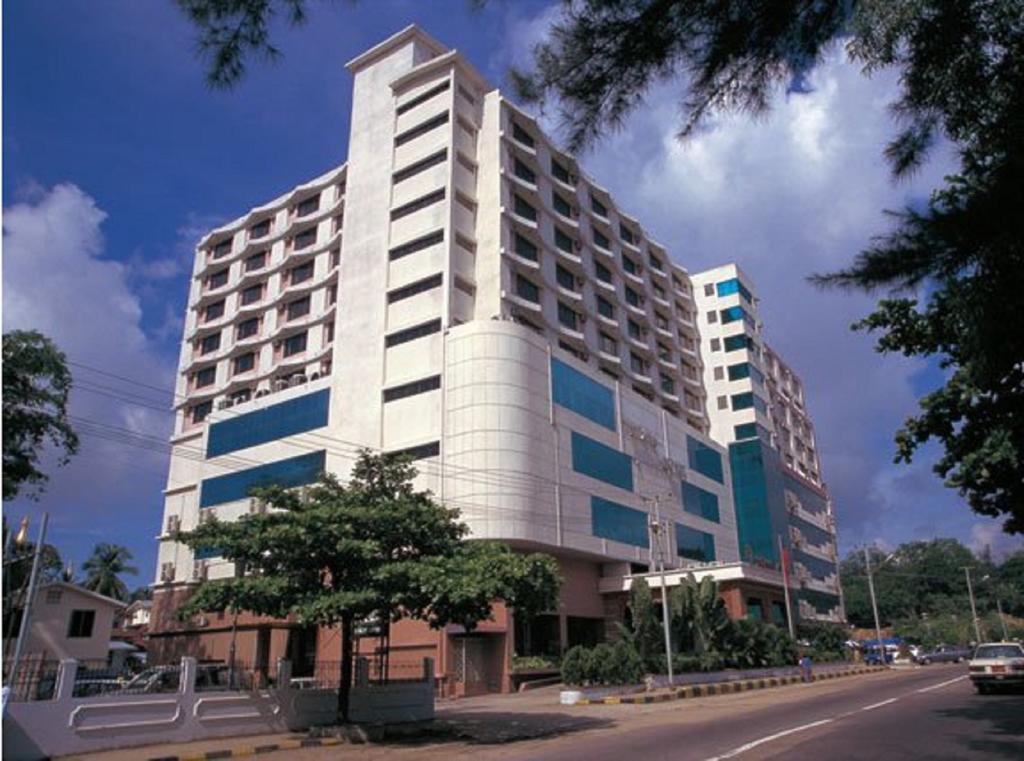Yuzana Hotel Янгон Екстериор снимка