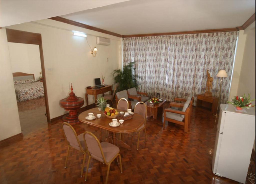 Yuzana Hotel Янгон Екстериор снимка