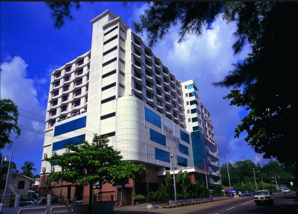 Yuzana Hotel Янгон Екстериор снимка