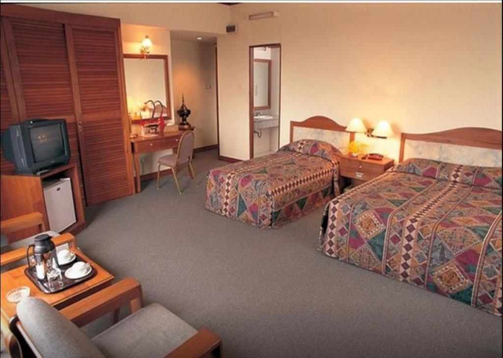 Yuzana Hotel Янгон Екстериор снимка