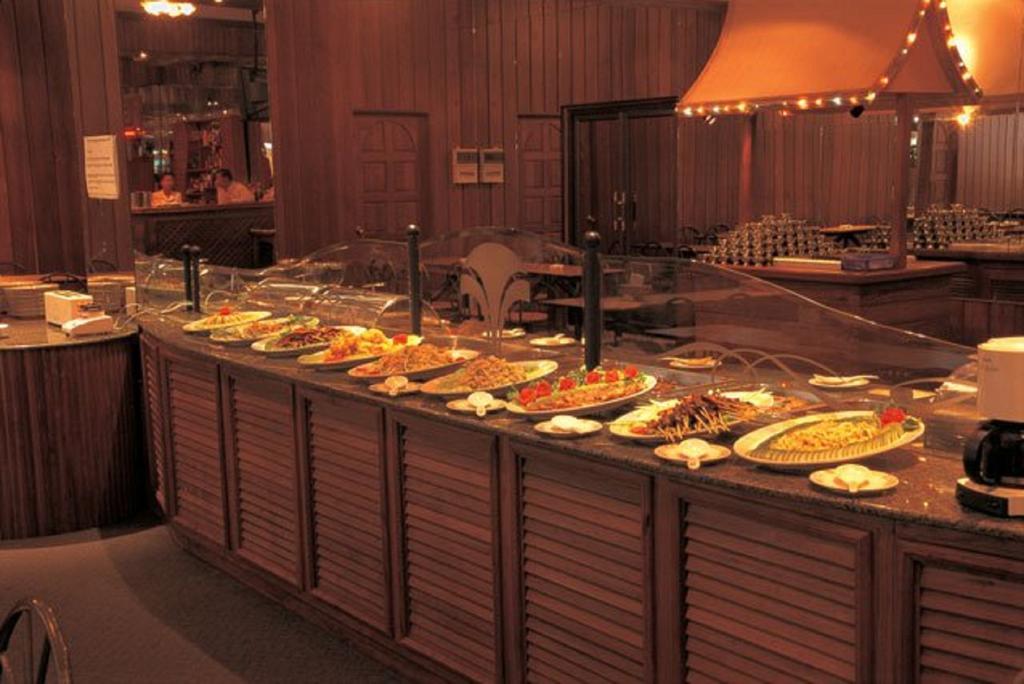 Yuzana Hotel Янгон Екстериор снимка