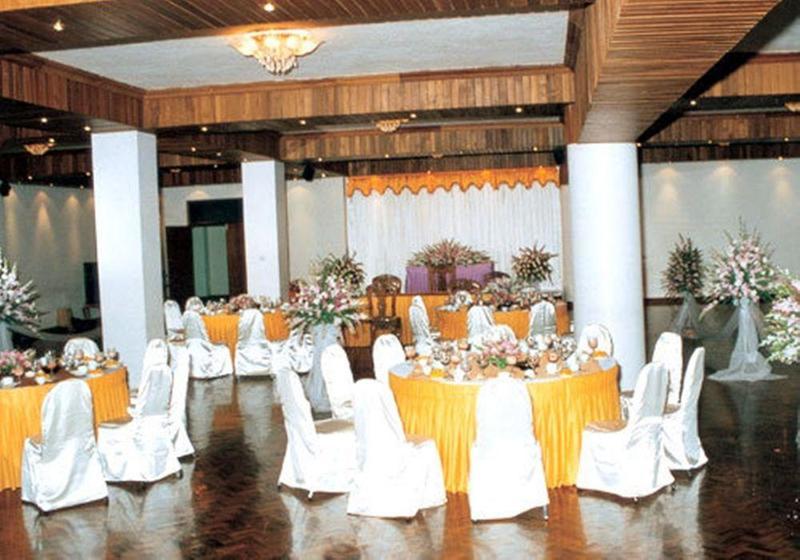 Yuzana Hotel Янгон Екстериор снимка