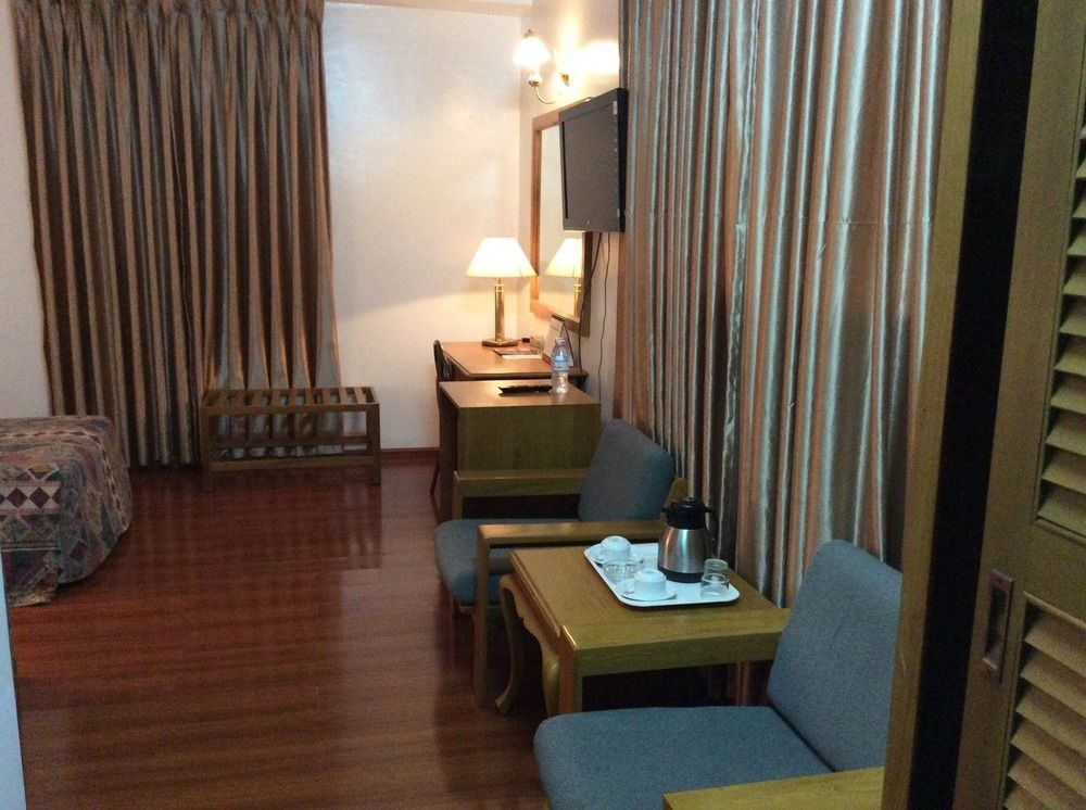 Yuzana Hotel Янгон Екстериор снимка
