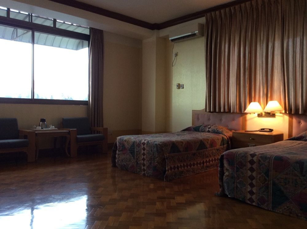 Yuzana Hotel Янгон Екстериор снимка