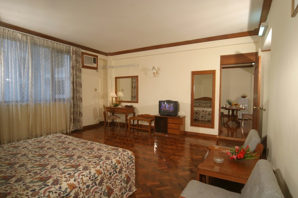 Yuzana Hotel Янгон Екстериор снимка