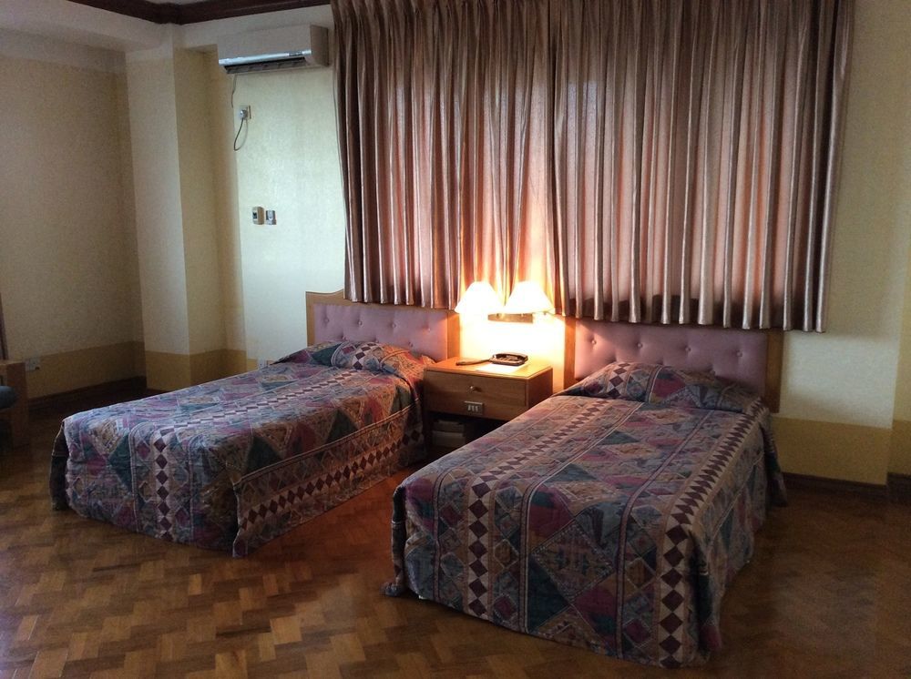 Yuzana Hotel Янгон Екстериор снимка