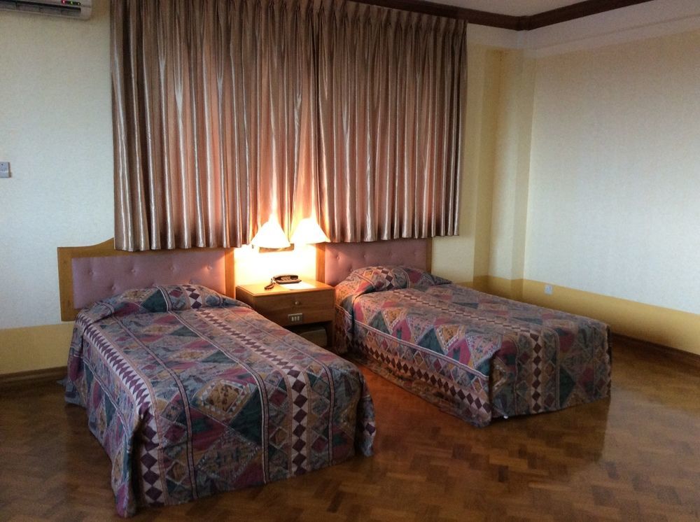 Yuzana Hotel Янгон Екстериор снимка